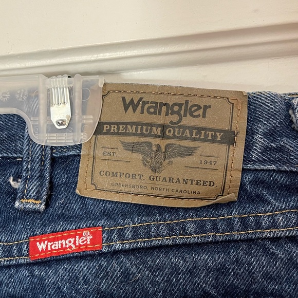 Wrangler Relaxed Fit Jeans - Picture 5 of 7